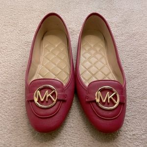 Comfy Michael Kors flats! Size 9.5